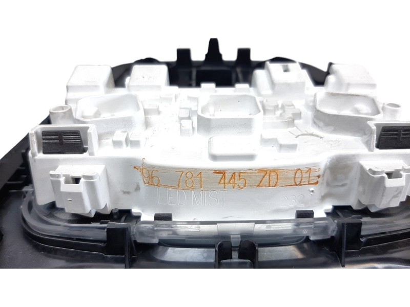 Recambio de luz interior para opel corsa f 1.2 referencia OEM IAM 96781445ZD  