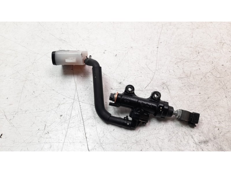 Recambio de bomba freno para honda cb 650r referencia OEM IAM 43510MKND51  