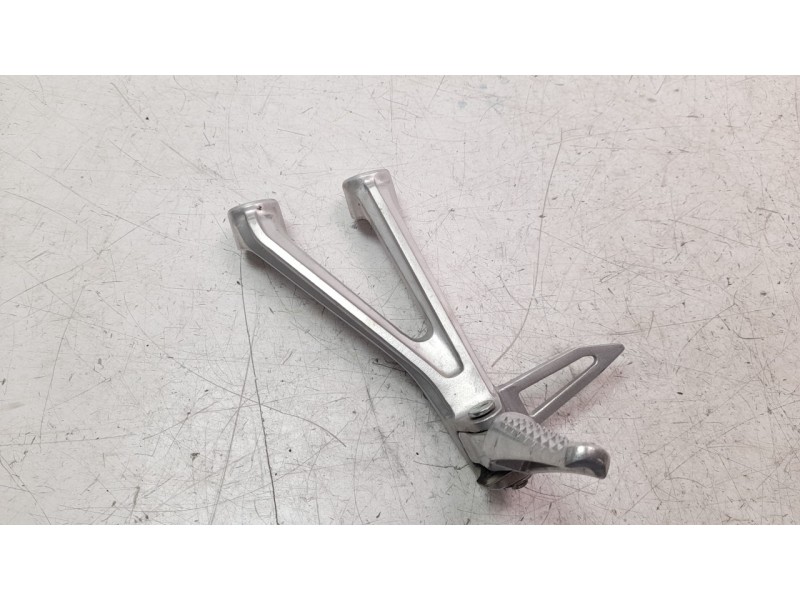 Recambio de estribo para honda cb 650r referencia OEM IAM 50760MKND50  