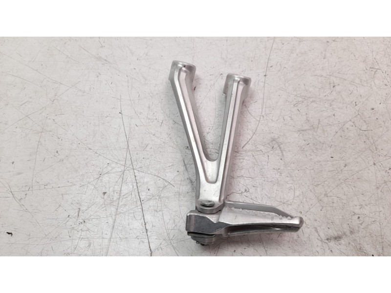 Recambio de estribo para honda cb 650r referencia OEM IAM 50760MKND50  