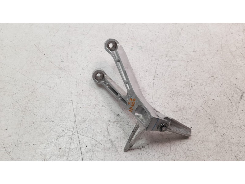 Recambio de estribo para honda cb 650r referencia OEM IAM 50760MKND50  