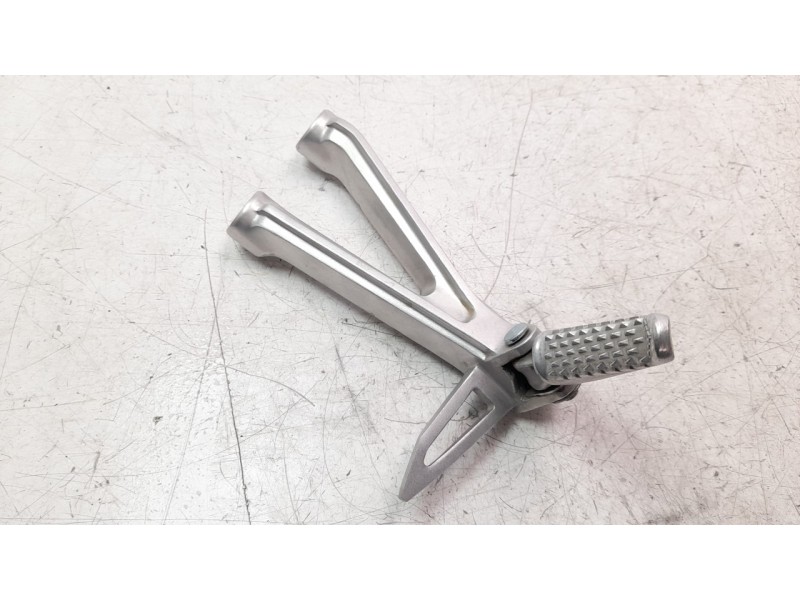 Recambio de estribo para honda cb 650r referencia OEM IAM 50750MKND50  