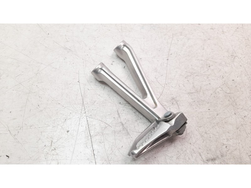 Recambio de estribo para honda cb 650r referencia OEM IAM 50750MKND50  