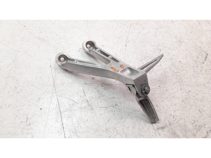 Recambio de estribo para honda cb 650r referencia OEM IAM 50750MKND50  