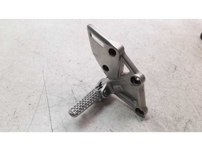 Recambio de estribo para honda cb 650r referencia OEM IAM 50600MKND50  