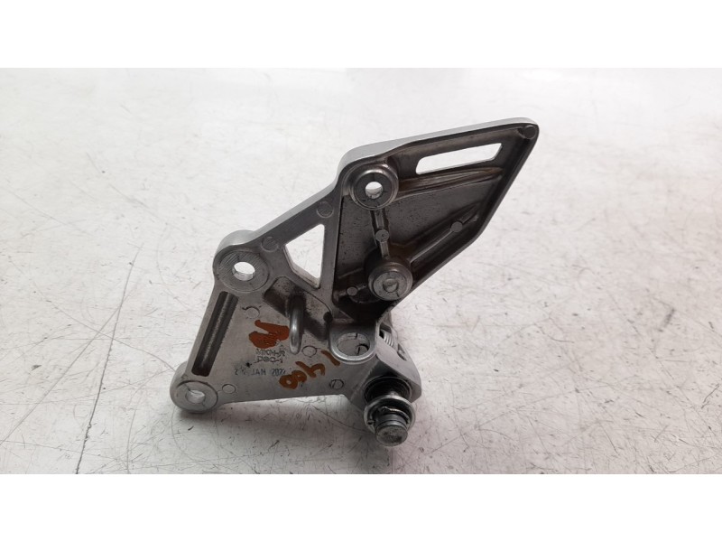Recambio de estribo para honda cb 650r referencia OEM IAM 50600MKND50  