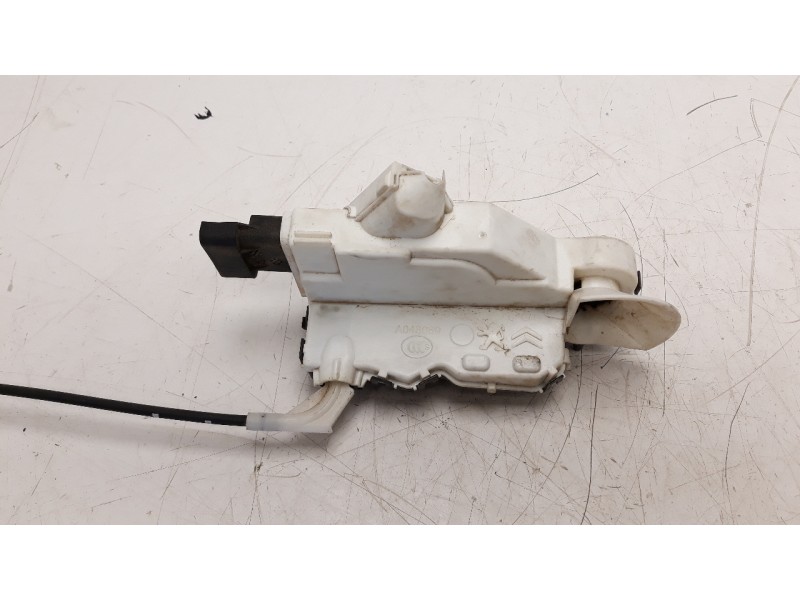 Recambio de cerradura puerta delantera izquierda para citroen ds3 1.6 hdi fap referencia OEM IAM 9826748580  