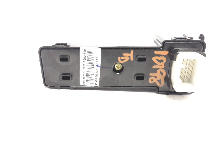 Recambio de mando elevalunas trasero derecho para hyundai tucson 1.7 crdi cat referencia OEM IAM 93580D3131  