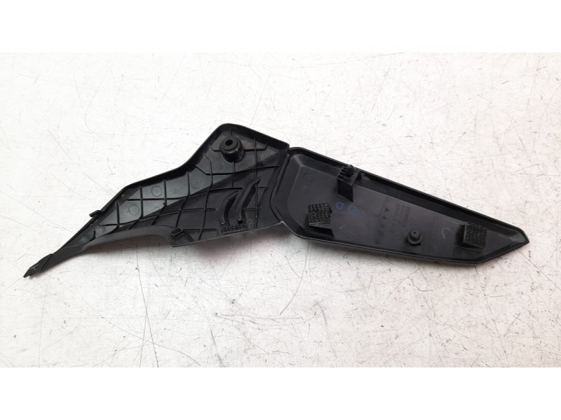 Recambio de moldura para honda cb 650r referencia OEM IAM 83511MKYD500  