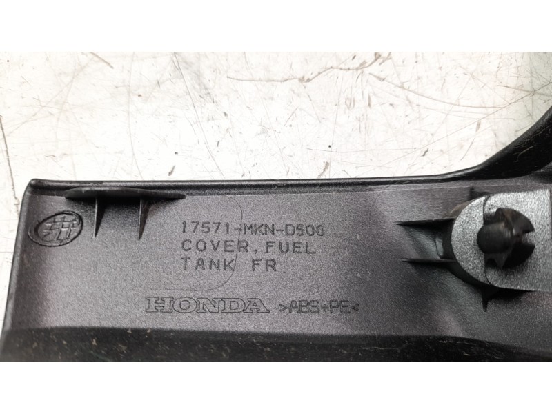Recambio de moldura para honda cb 650r referencia OEM IAM 17571MKND500  