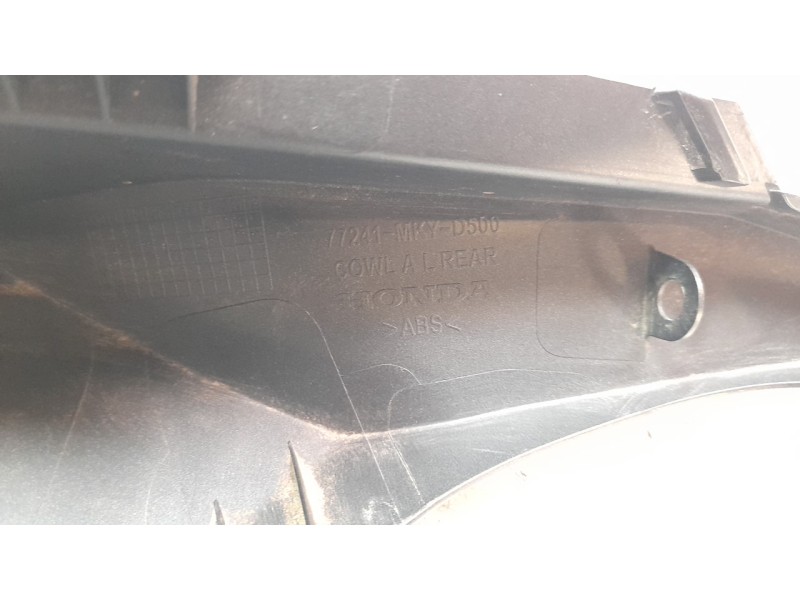 Recambio de moldura para honda cb 650r referencia OEM IAM 77241MKYD500  