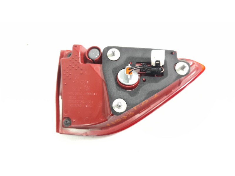 Recambio de piloto trasero derecho interior para kia stonic (ybcuv) 1.2 cat referencia OEM IAM 92404H8400  