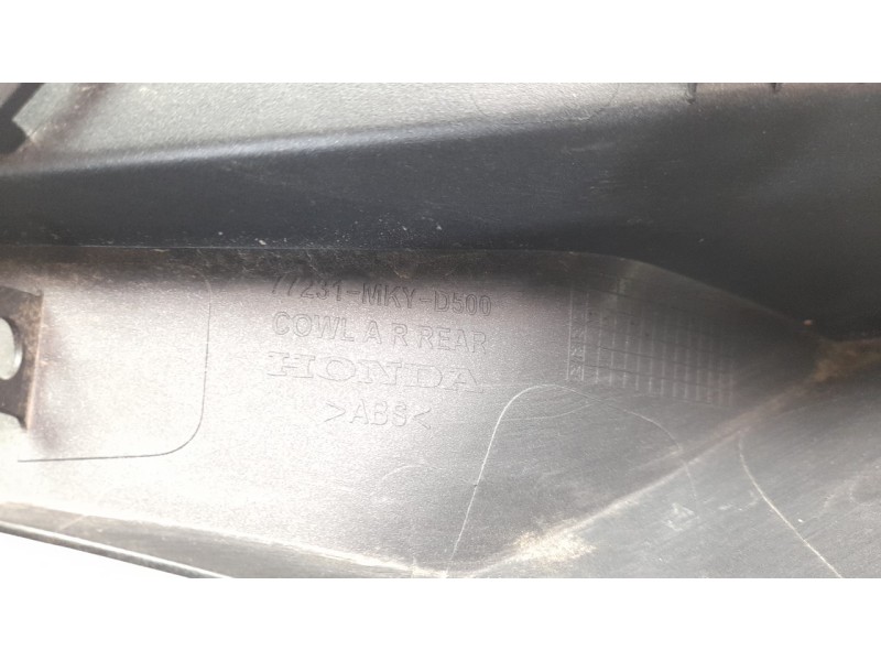 Recambio de moldura para honda cb 650r referencia OEM IAM 77231MKYD500  