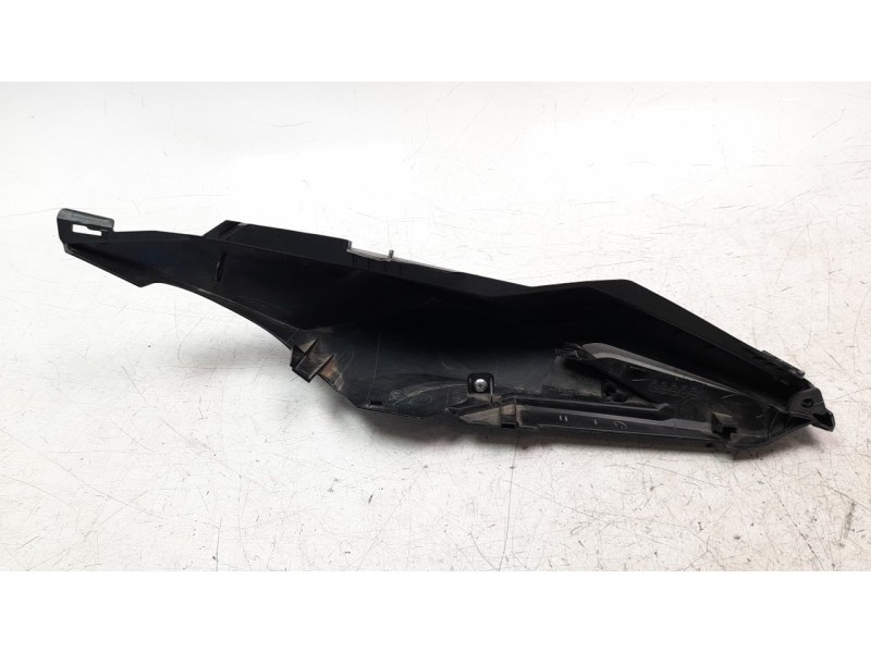 Recambio de moldura para honda cb 650r referencia OEM IAM 77231MKYD500  