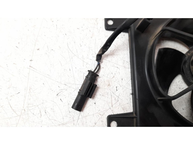Recambio de electroventilador para bmw f 800 r 800 r referencia OEM IAM 17118528880  