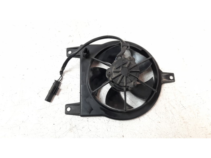 Recambio de electroventilador para bmw f 800 r 800 r referencia OEM IAM 17118528880  