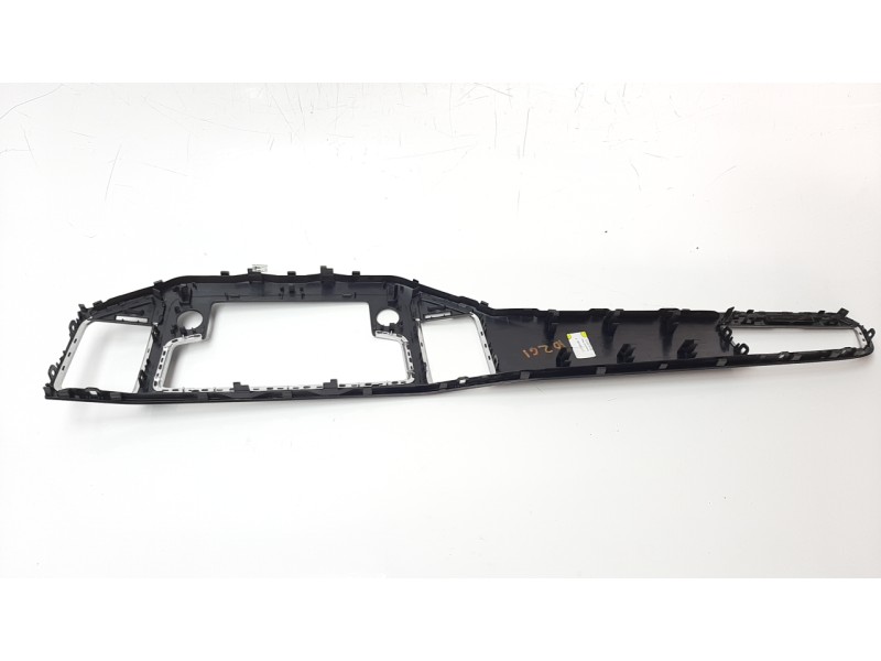 Recambio de moldura para volkswagen golf vii sportsvan sport bluemotion tech referencia OEM IAM 517858061F  