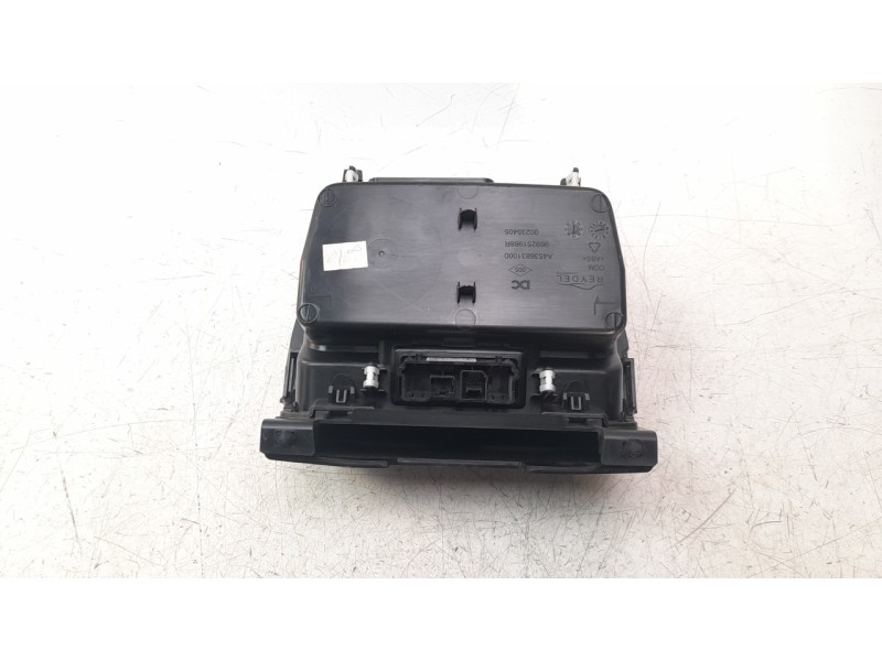 Recambio de cenicero para smart fortwo cabrio referencia OEM IAM A4536831000  
