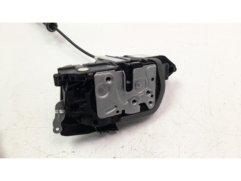 Recambio de cerradura puerta trasera derecha para volvo v60 familiar 2.0 diesel cat referencia OEM IAM 31462000  
