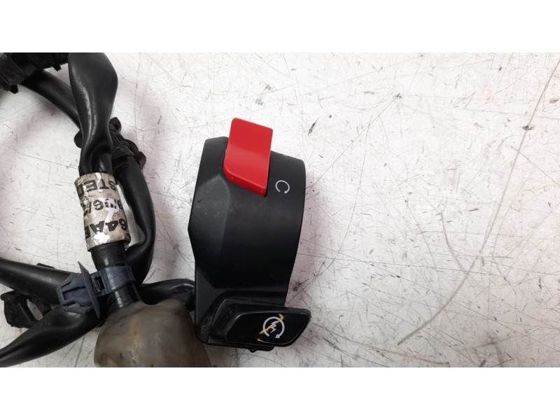 Recambio de piña luces derecha para honda cb 650r referencia OEM IAM 35130MKND11  