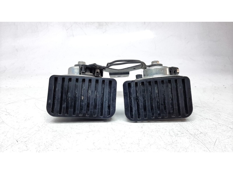Recambio de claxon para land rover discovery sport 2.0 td4 cat referencia OEM IAM BJ3213A803AD  