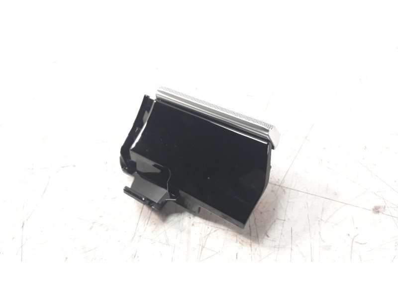 Recambio de moldura para toyota corolla (e21) referencia OEM IAM 5547402080  