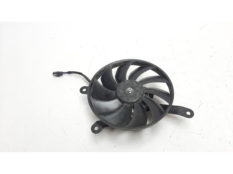 Recambio de electroventilador para honda cb 650r referencia OEM IAM 19030MKND51  