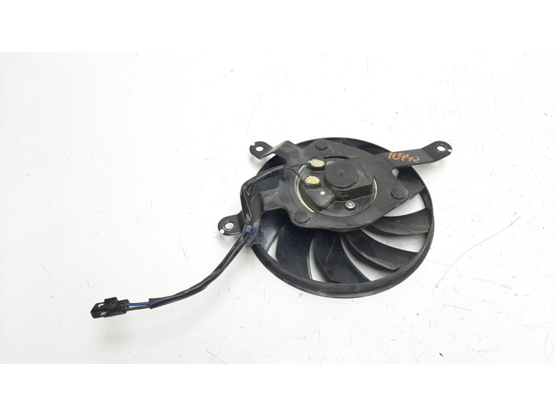 Recambio de electroventilador para honda cb 650r referencia OEM IAM 19030MKND51  