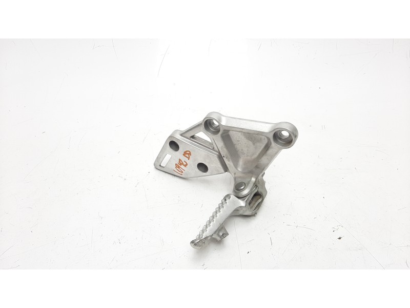 Recambio de estribo para honda cb 650r referencia OEM IAM 50600MKND50  