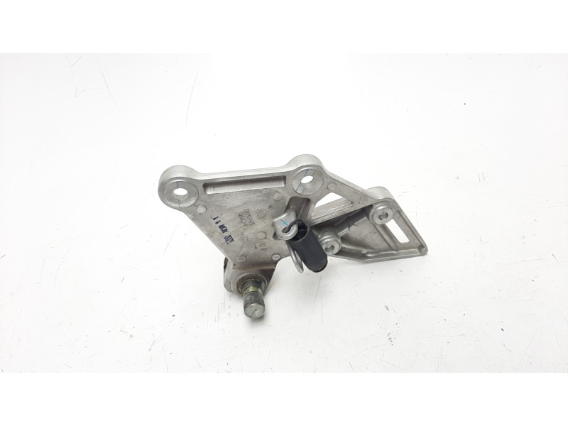 Recambio de estribo para honda cb 650r referencia OEM IAM 50600MKND50  
