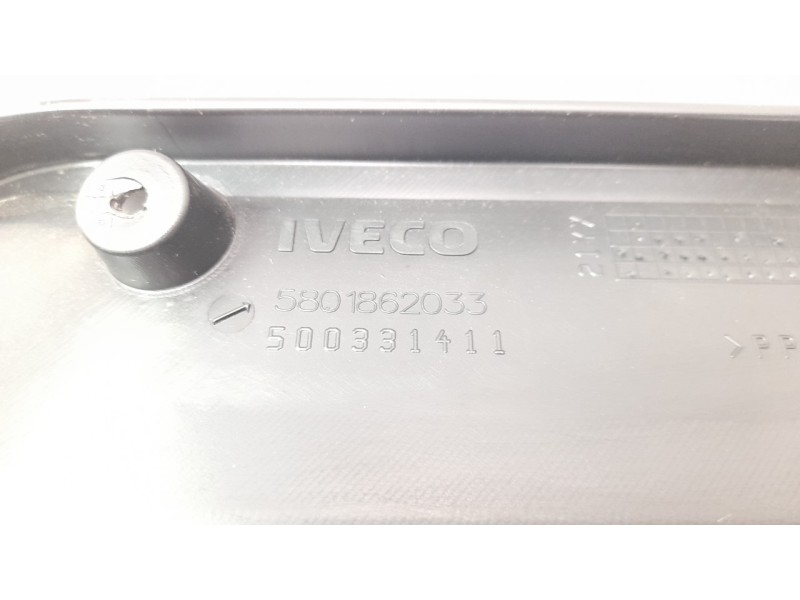 Recambio de moldura para iveco daily furgón 2.3 diesel referencia OEM IAM 5801862033  