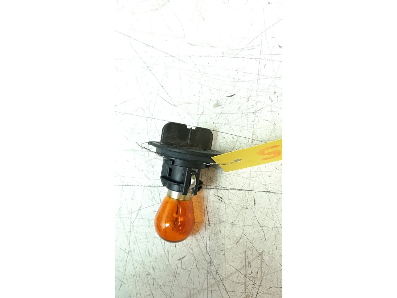 Recambio de portalamparas para dacia sandero 0.9 tce cat referencia OEM IAM PA66-GF30  