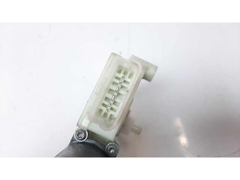 Recambio de motor elevalunas trasero izquierdo para peugeot 308 1.6 16v referencia OEM IAM 9825710580  