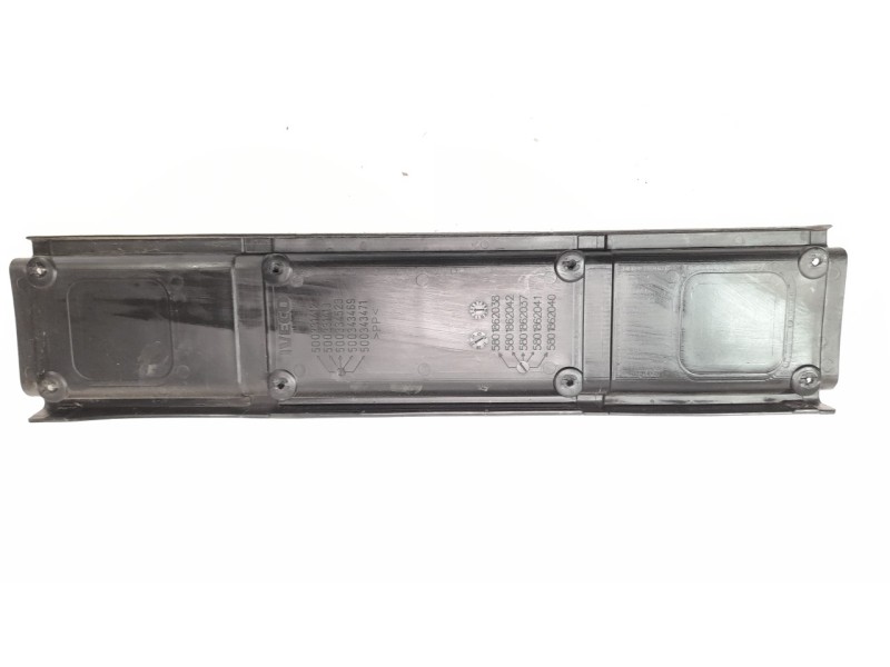 Recambio de moldura para iveco daily furgón 2.3 diesel referencia OEM IAM 5801862038  