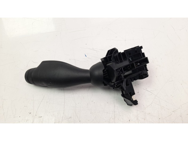 Recambio de mando limpia para volvo v60 familiar 2.0 diesel cat referencia OEM IAM 31674103  