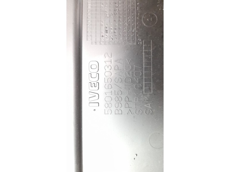 Recambio de moldura para iveco daily furgón 2.3 diesel referencia OEM IAM 5801650312  