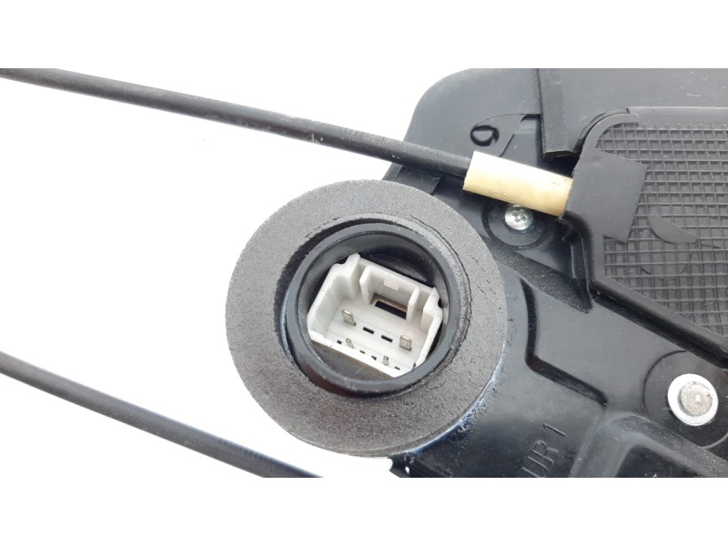 Recambio de cerradura puerta trasera derecha para toyota verso 1.6 16v cat referencia OEM IAM 690500F031  