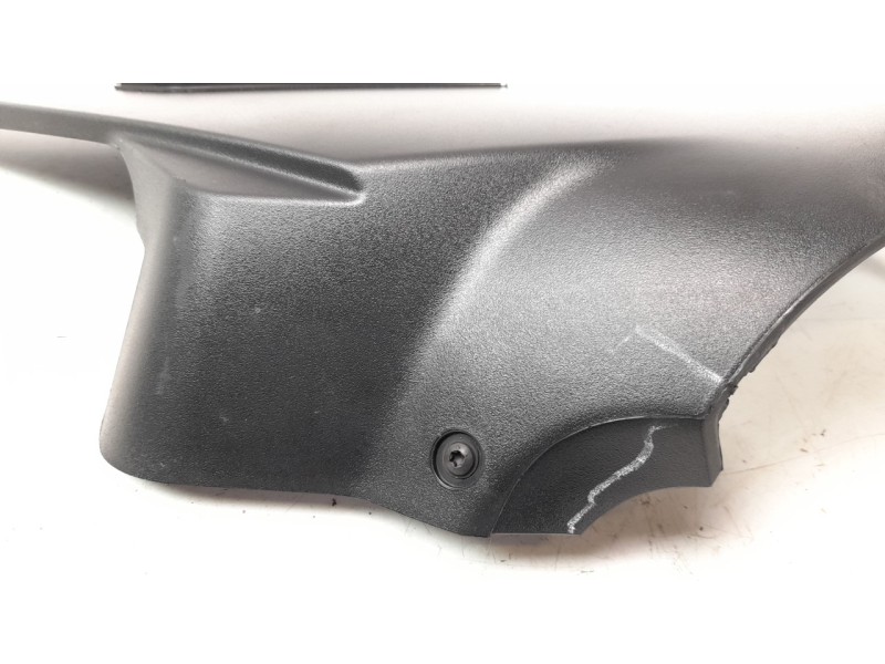 Recambio de moldura para iveco daily furgón 2.3 diesel referencia OEM IAM 5802032594  