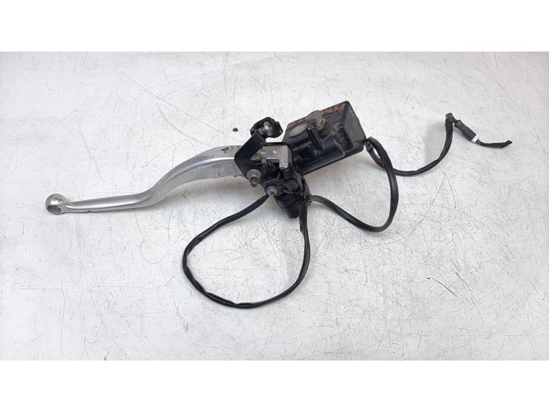 Recambio de bomba freno para triumph tiger 800 tiger 800 xca referencia OEM IAM T2021557  