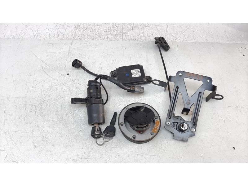 Recambio de conmutador de arranque para triumph tiger 800 tiger 800 xca referencia OEM IAM T2508840  
