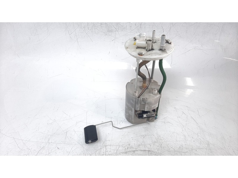Recambio de bomba combustible para hyundai ix35 1.7 crdi cat referencia OEM IAM 311102Y230  