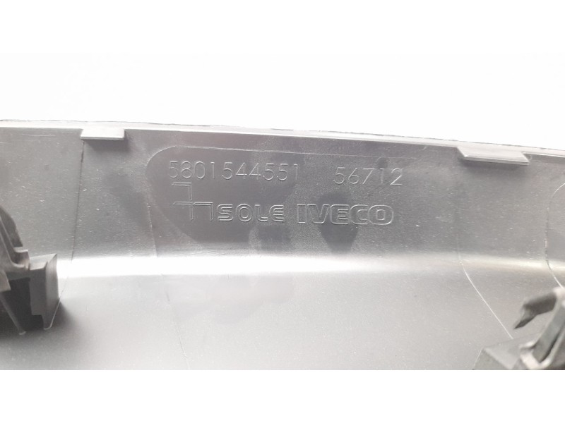 Recambio de moldura para iveco daily furgón 2.3 diesel referencia OEM IAM 5801544551  