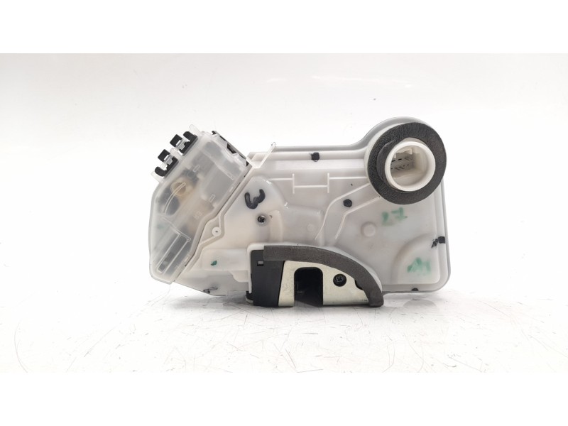 Recambio de cerradura puerta delantera derecha para toyota corolla (e21) referencia OEM IAM 6903002511  