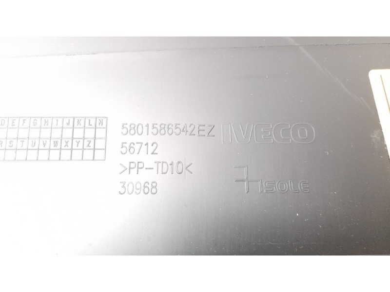 Recambio de moldura para iveco daily furgón 2.3 diesel referencia OEM IAM 5801586542  