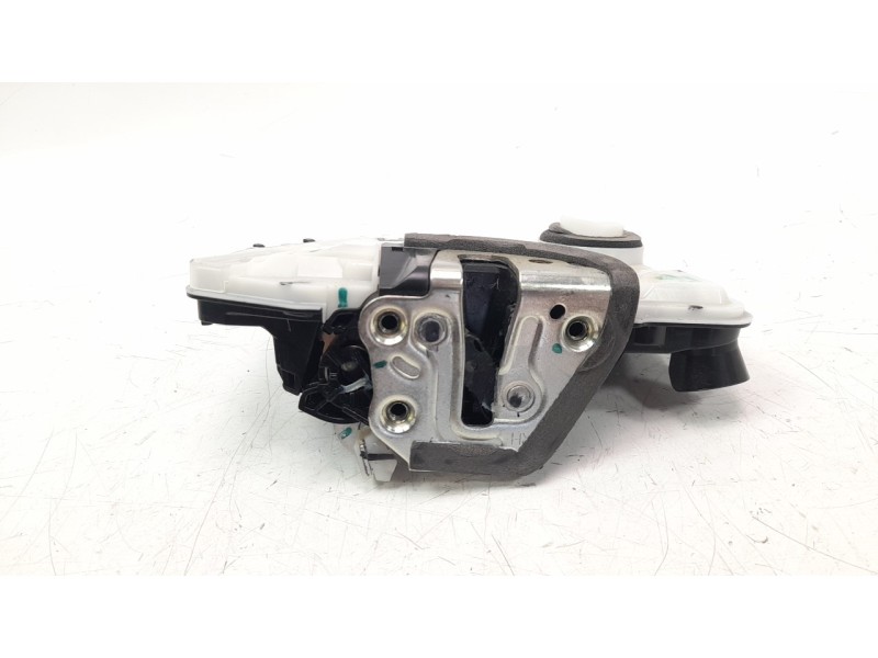 Recambio de cerradura puerta delantera derecha para toyota corolla (e21) referencia OEM IAM 6903002511  