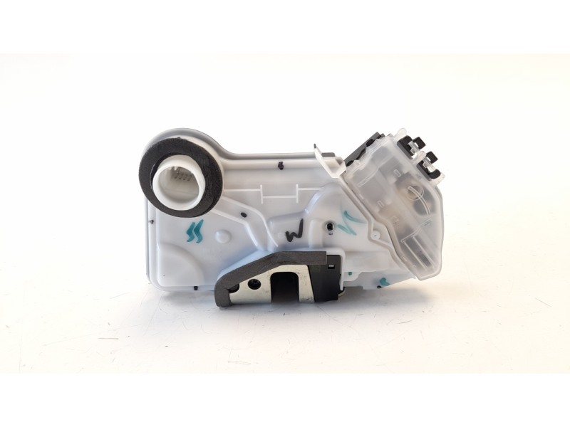 Recambio de cerradura puerta delantera izquierda para toyota corolla (e21) referencia OEM IAM 6904002491  