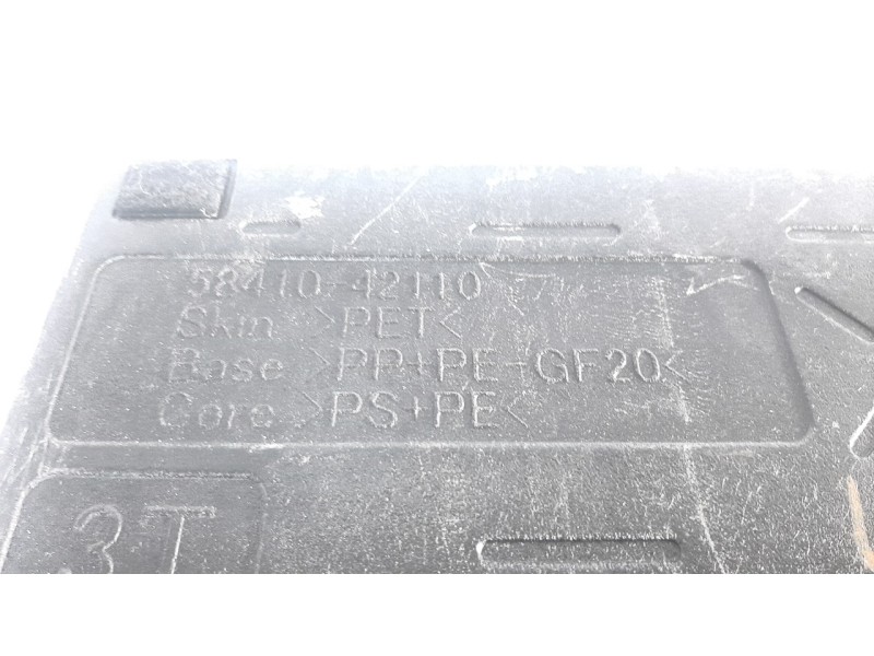 Recambio de bandeja trasera para toyota rav4 referencia OEM IAM 5841042110  