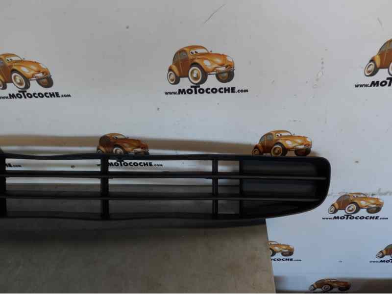 Recambio de rejilla paragolpes central para renault scenic ii referencia OEM IAM 8200205096  RN0322130