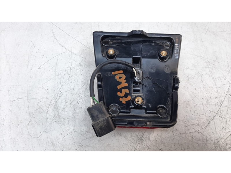 Recambio de piloto trasero central para triumph tiger 800 tiger 800 xca referencia OEM IAM T2701549  