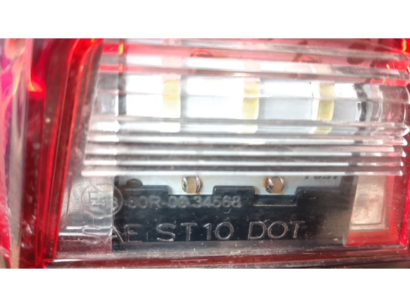 Recambio de piloto trasero central para triumph tiger 800 tiger 800 xca referencia OEM IAM T2701549  